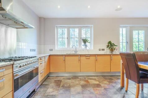 The Warren, Kingswood photo 4