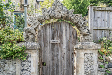 1331799-5-68922d4...