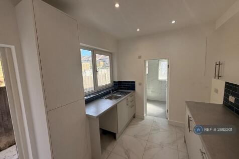 Bulwer Road, London, N18 photo 5
