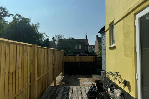 21 Meteor Road ga...