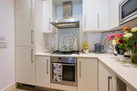 FLAT 4, 1 TOWER COURT- (11).jpg