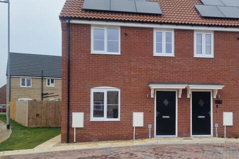 3-bed semi-detached on Dahlia Crescent,Holbeach, £1,050/mo