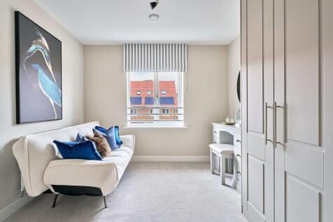 Single room on the first floor, ideal for a nursery