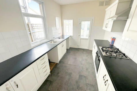 King Henry Drive, Rochford photo 4