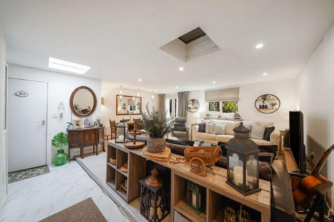 Living/dining area