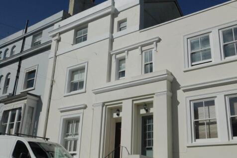 1-bed flat on West Ascent, East Sussex, £850/mo