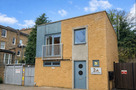 3 bedroom Detached House For Rent in Hackney Down