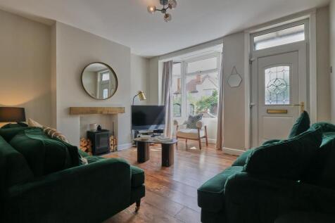 Lounge to front