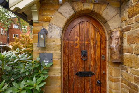 Horsham, RH12 - property photo