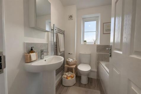 Main Bathroom.jpg
