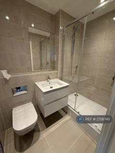 Full Shower Ensuite Bathroom