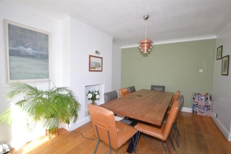 45 Constance Road diningroom a.JPG