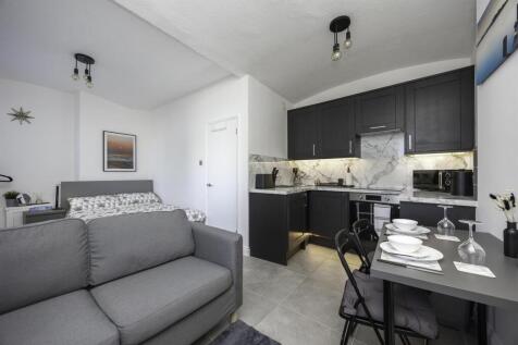 17 Windsor Court-28.jpg