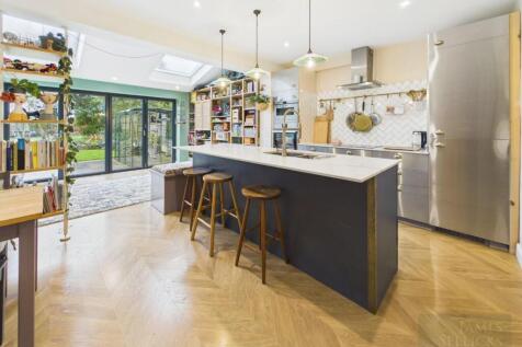 Open Plan Living/Dining Kitchen