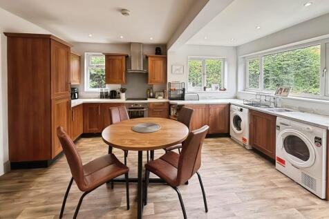 d0b23743-WhatsApp...