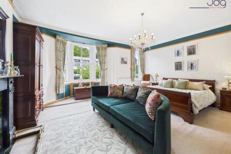 Master Bedroom with plenty of room for a cosy seating area