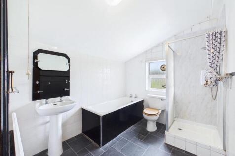 10 - 2-Bedroom House in Greenbank.jpg