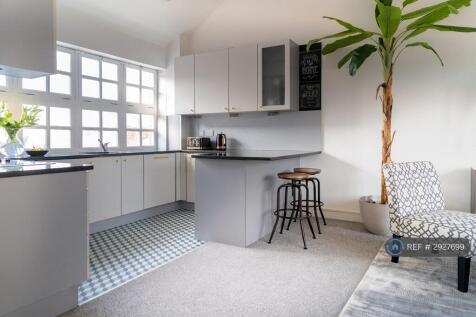 ? Modern Kitchen With Breakfast Bar
