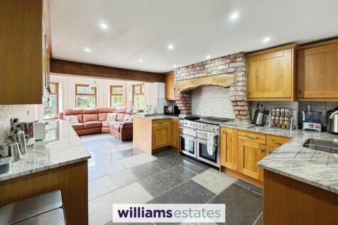 Kitchen / Breakfast Room