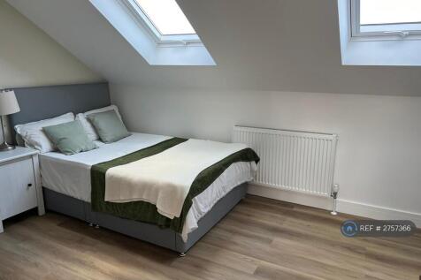 Room 5 - Available Now (£800)