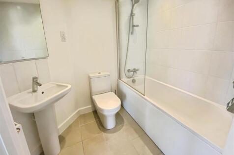 5de6c00e-bathroom.jpeg