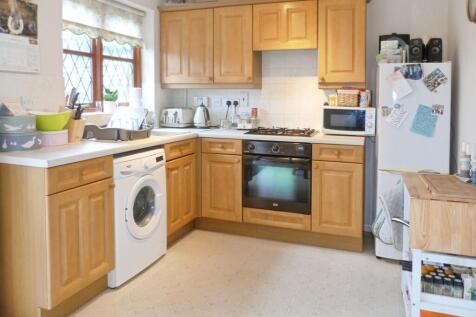 Cadbury Close, Hucclecote, Gloucester photo 3