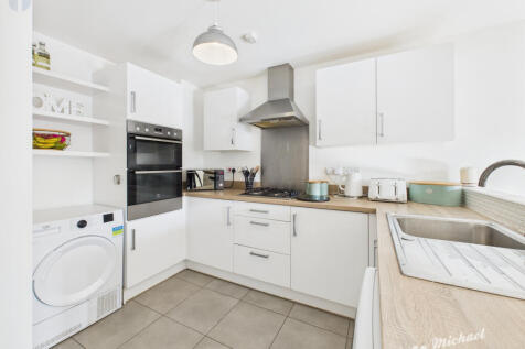 CAM03852G0-PR0483-STILL004