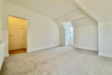 High Street, Lutterworth photo 5