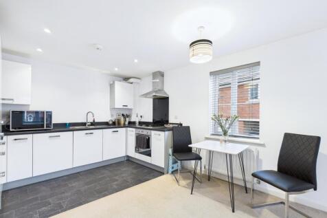 CAM01338G0-PR0156-STILL009