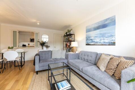 3-bed flat on Queensway, Bayswater, London, W2, £4,892/mo