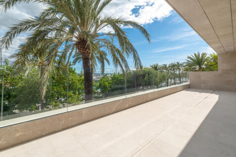 Modern new-built apartment with large terrace on the Paseo Maritimo