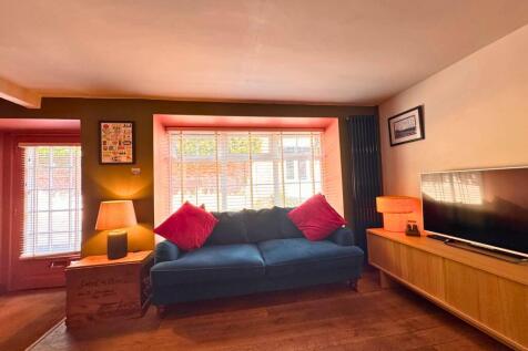 Kitchen / Lounge