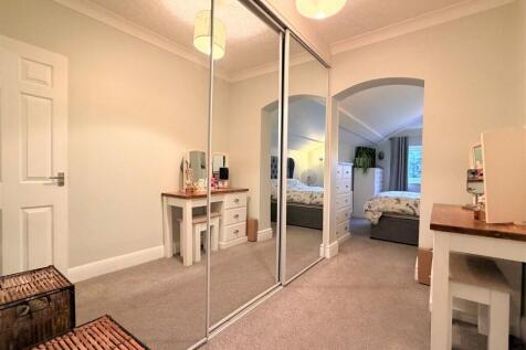 PRINCIPAL DRESSIN...