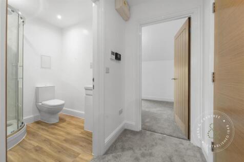 207 Cathedral Rd flat 5-7.jpg