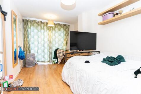 4 Bedroom, Titherington way photo 3