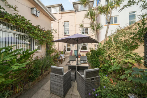 1360897-4-68dc1e8...