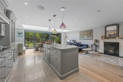 Kitchen/ Reception
