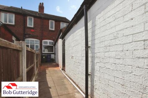 ENCLOSED REAR YARD