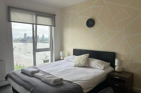 2 bed flat to rent Barge Walk, London SE10