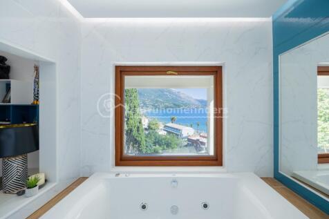 Jacuzzi to view