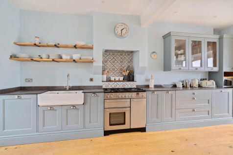 1298997-18-684863...