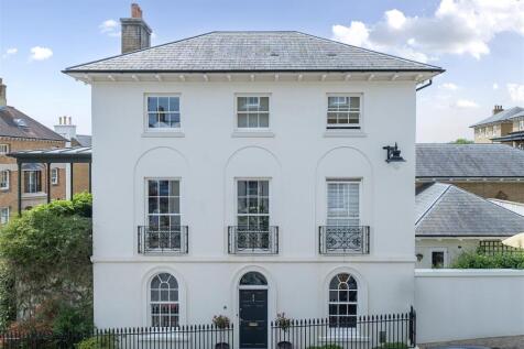 13 Wadebridge Street