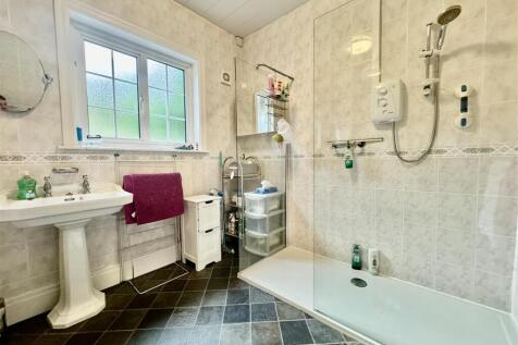 GROUNDFLOOR BATHROOM