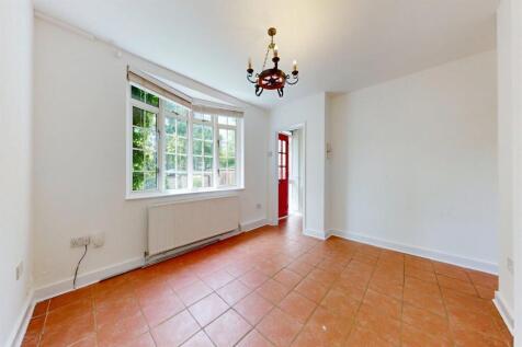 Alderton Hall Lane, Loughton, IG10 photo 4