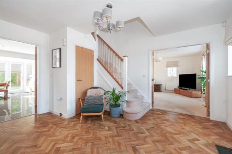 5 Sycamore Close -14.jpg