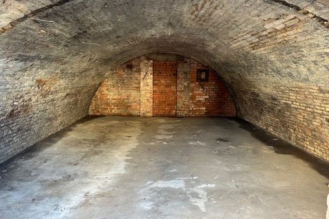 The front of an arch.