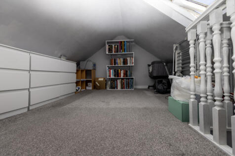 3 Bedroom mid Terraced for Sale with useable loft
