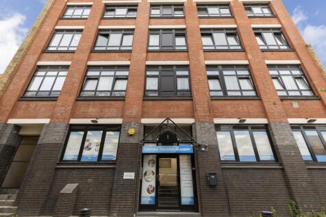 1 Hollybush Gardens  15.jpg