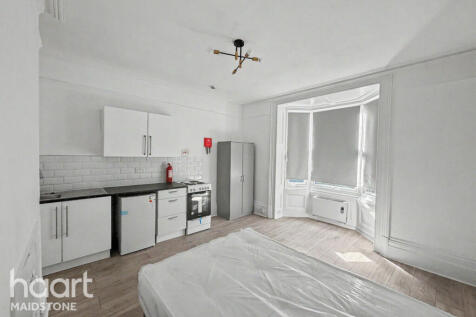 1 bed property for rent in College Road, Maidstone