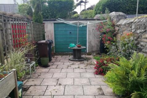 Garage With Foecourt